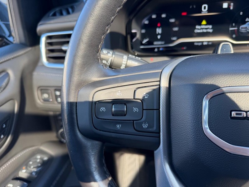 GMC Yukon Vehicle Full-screen Gallery Image 15