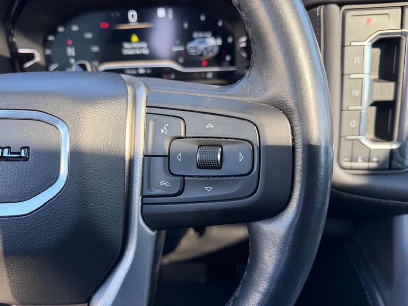 GMC Yukon Vehicle Full-screen Gallery Image 16