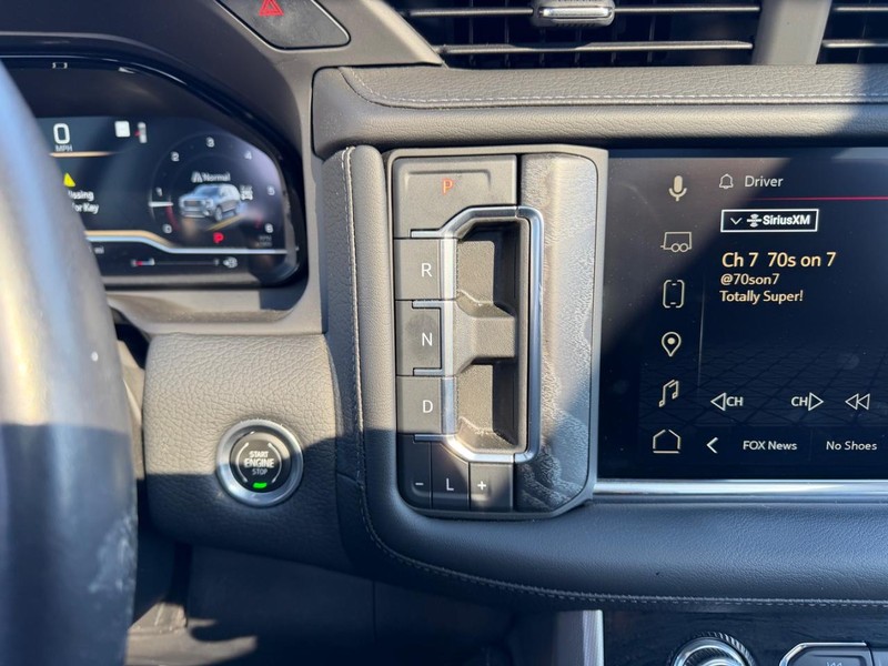 GMC Yukon Vehicle Full-screen Gallery Image 19