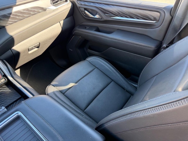 GMC Yukon Vehicle Full-screen Gallery Image 20