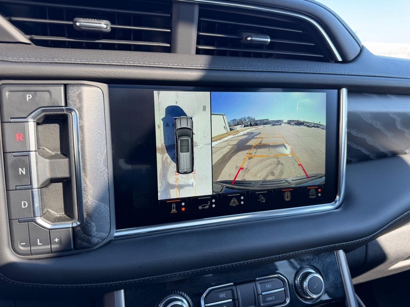 GMC Yukon Vehicle Full-screen Gallery Image 25