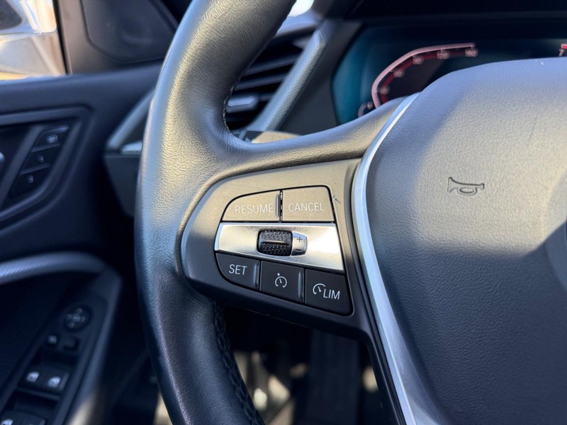 BMW 2 Series Vehicle Full-screen Gallery Image 11