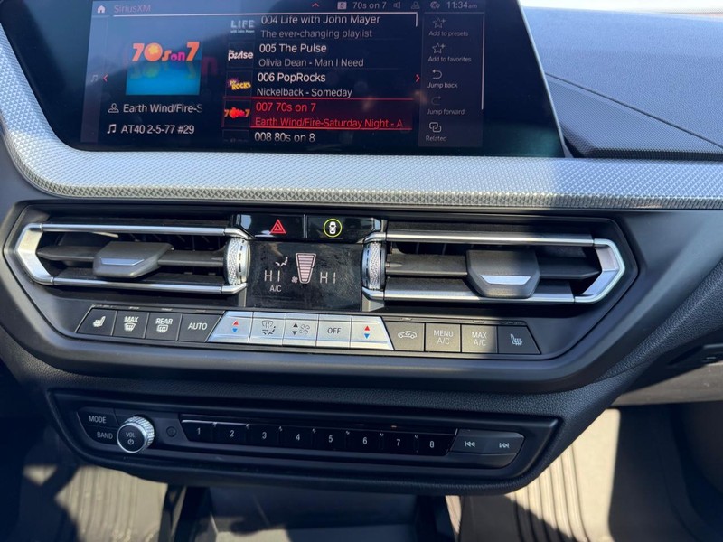 BMW 2 Series Vehicle Full-screen Gallery Image 14