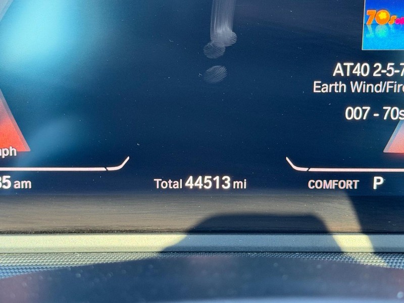 BMW 2 Series Vehicle Full-screen Gallery Image 20