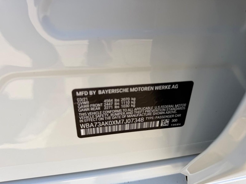 BMW 2 Series Vehicle Full-screen Gallery Image 21