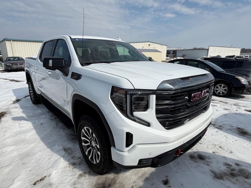 GMC Sierra 1500 Vehicle Full-screen Gallery Image 2
