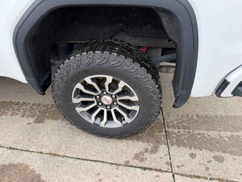 GMC Sierra 1500 Vehicle Full-screen Gallery Image 5