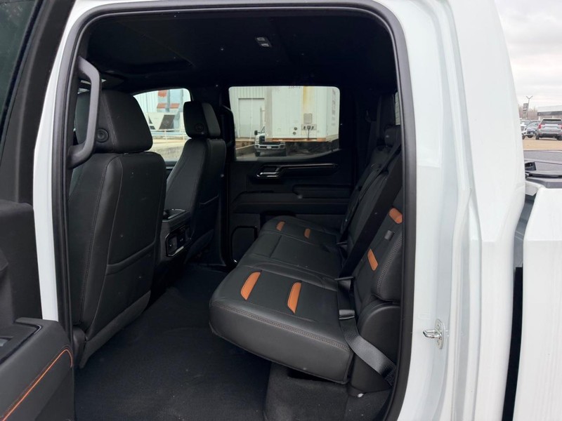 GMC Sierra 1500 Vehicle Full-screen Gallery Image 6