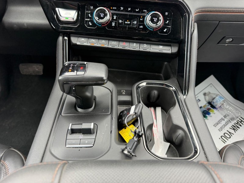 GMC Sierra 1500 Vehicle Full-screen Gallery Image 13