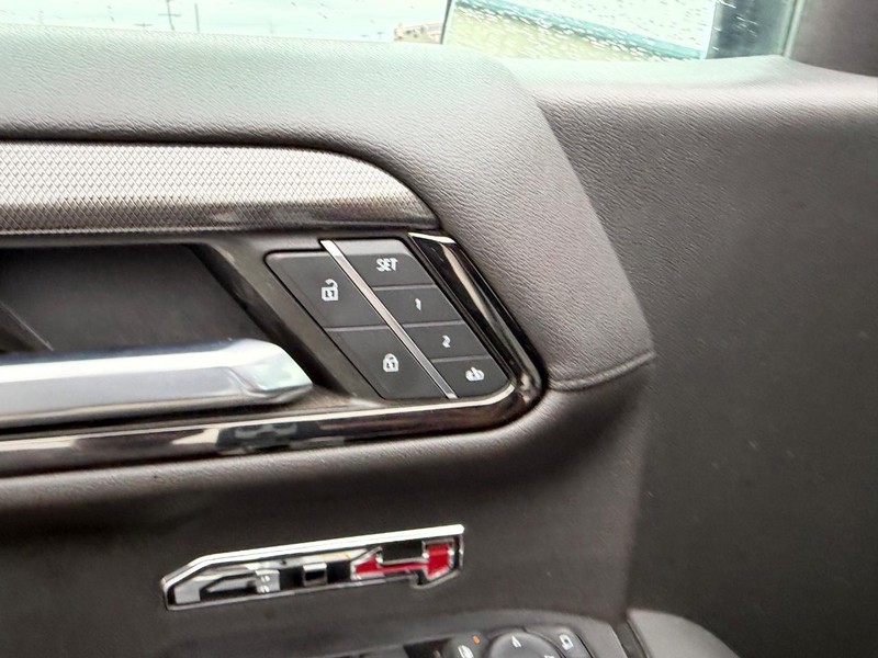 GMC Sierra 1500 Vehicle Full-screen Gallery Image 16