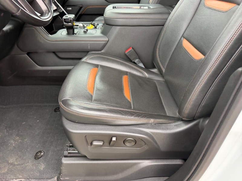 GMC Sierra 1500 Vehicle Full-screen Gallery Image 17