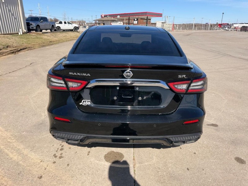 Nissan Maxima Vehicle Full-screen Gallery Image 4