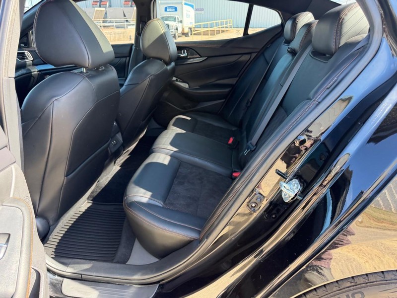 Nissan Maxima Vehicle Full-screen Gallery Image 7