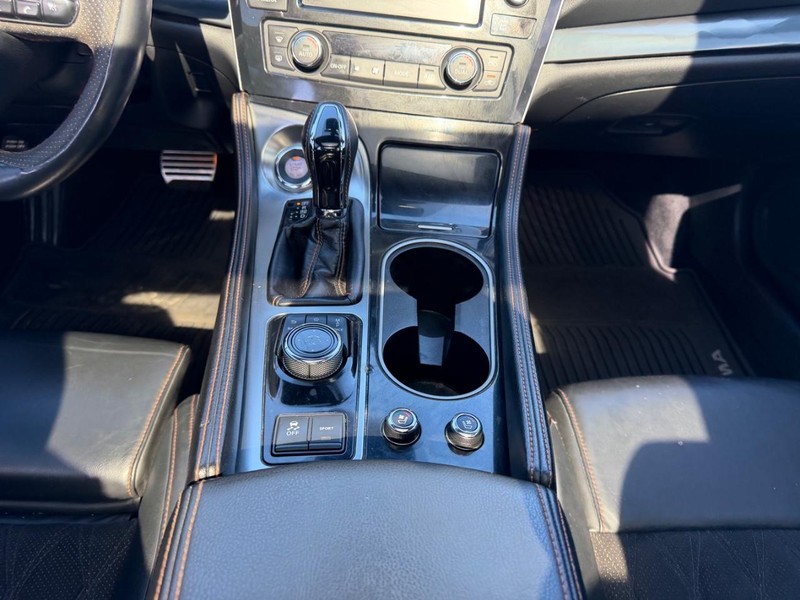 Nissan Maxima Vehicle Full-screen Gallery Image 15