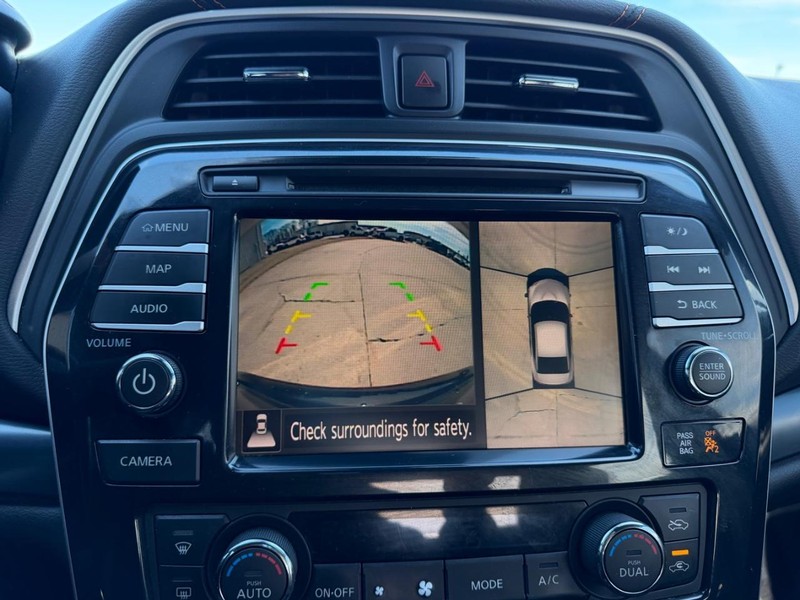 Nissan Maxima Vehicle Full-screen Gallery Image 21