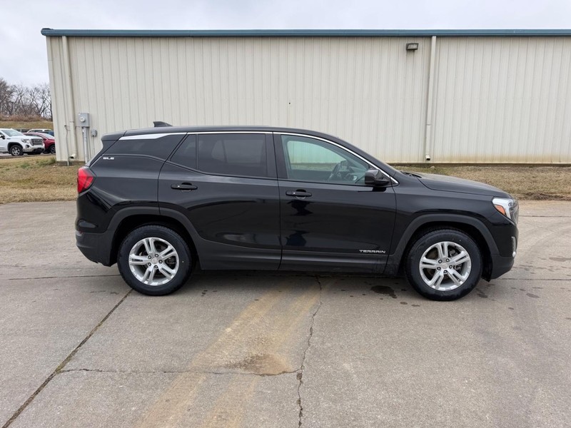 GMC Terrain Vehicle Full-screen Gallery Image 2