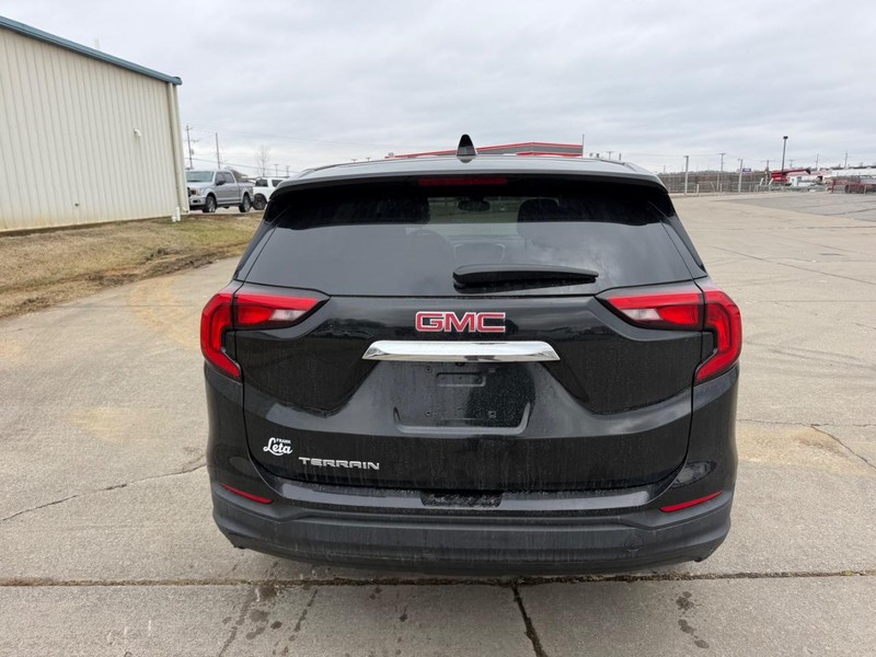 GMC Terrain Vehicle Full-screen Gallery Image 4