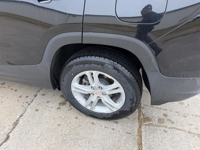 GMC Terrain Vehicle Full-screen Gallery Image 6