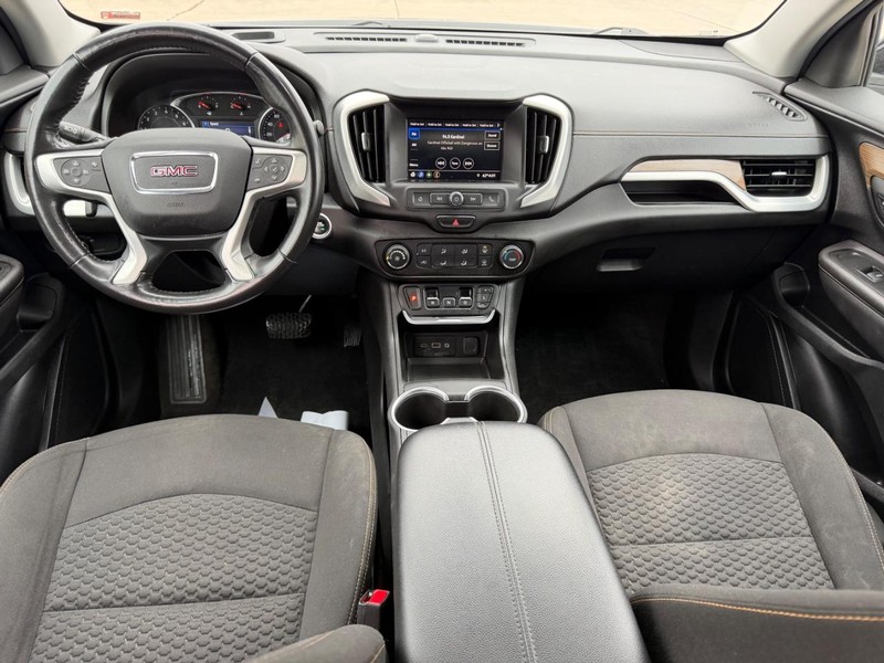 GMC Terrain Vehicle Full-screen Gallery Image 8