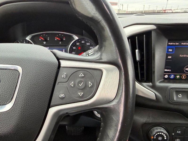 GMC Terrain Vehicle Full-screen Gallery Image 11