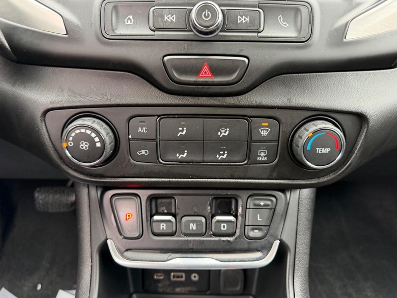 GMC Terrain Vehicle Full-screen Gallery Image 13