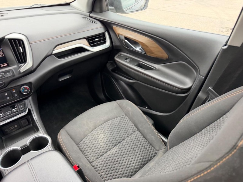 GMC Terrain Vehicle Full-screen Gallery Image 15