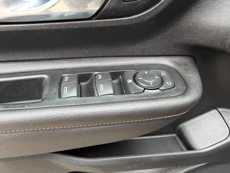 GMC Terrain Vehicle Full-screen Gallery Image 16