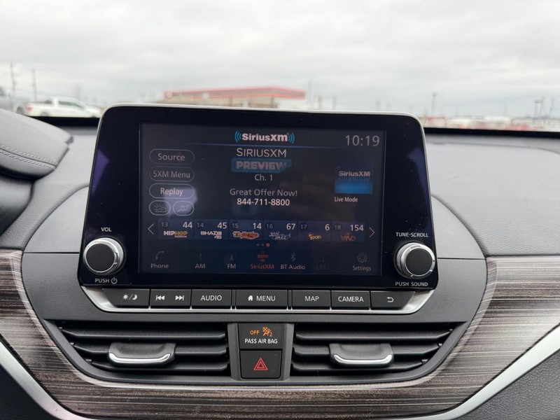 Nissan Altima Vehicle Full-screen Gallery Image 13