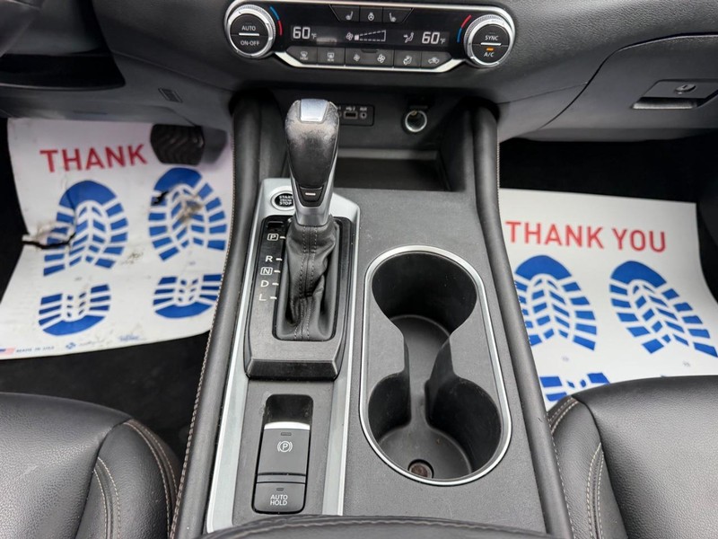 Nissan Altima Vehicle Full-screen Gallery Image 15