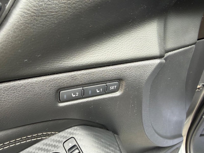 Nissan Altima Vehicle Full-screen Gallery Image 18