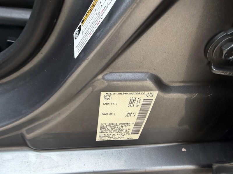 Nissan Altima Vehicle Full-screen Gallery Image 22