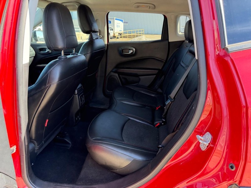 Jeep Compass Vehicle Full-screen Gallery Image 7