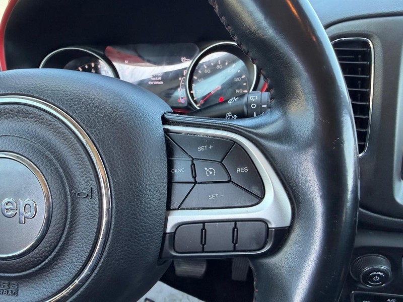 Jeep Compass Vehicle Full-screen Gallery Image 11