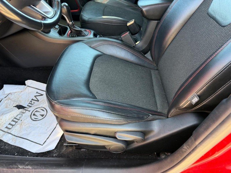 Jeep Compass Vehicle Full-screen Gallery Image 17