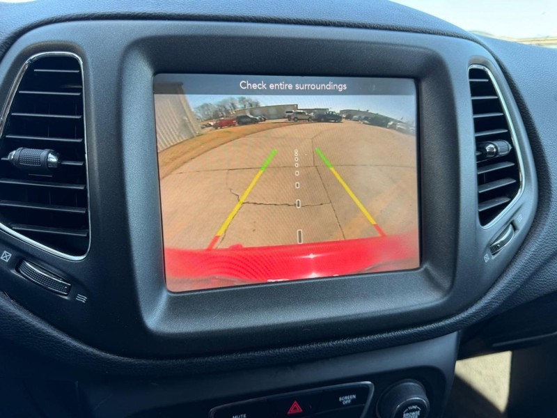 Jeep Compass Vehicle Full-screen Gallery Image 19