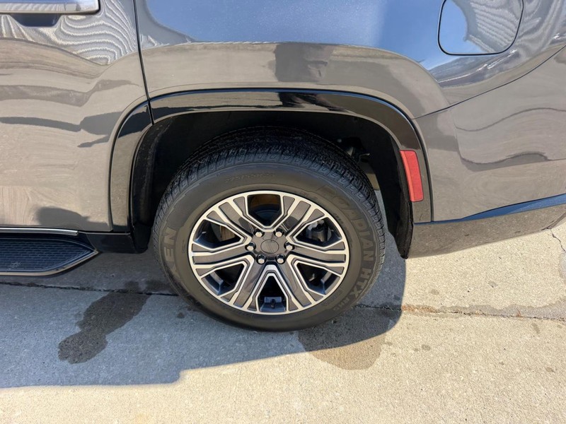 Jeep Wagoneer Vehicle Full-screen Gallery Image 7