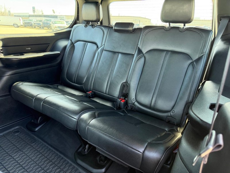 Jeep Wagoneer Vehicle Full-screen Gallery Image 8