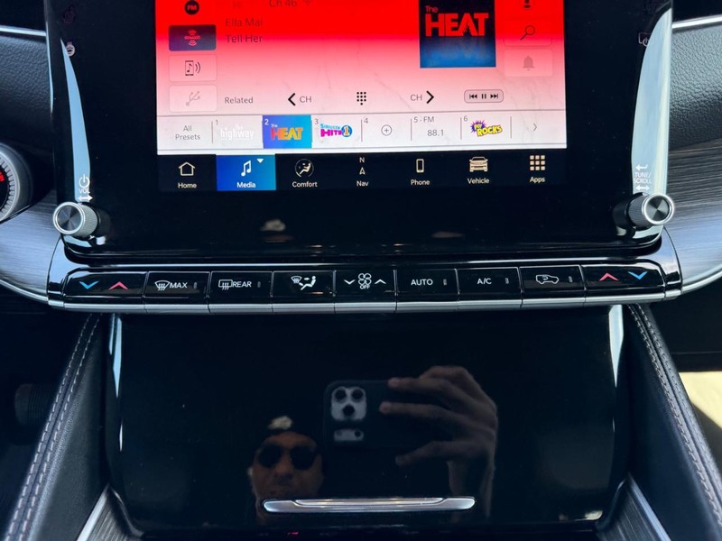 Jeep Wagoneer Vehicle Full-screen Gallery Image 16