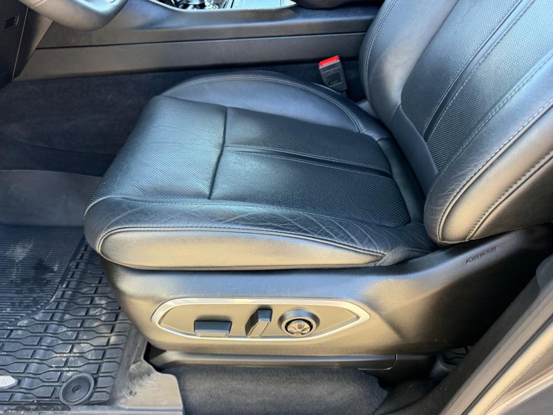 Jeep Wagoneer Vehicle Full-screen Gallery Image 21