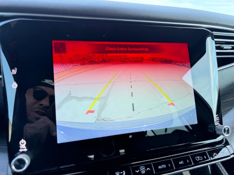 Jeep Wagoneer Vehicle Full-screen Gallery Image 23