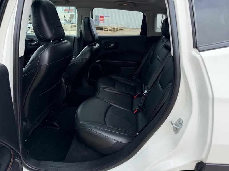 Jeep Compass Vehicle Full-screen Gallery Image 7