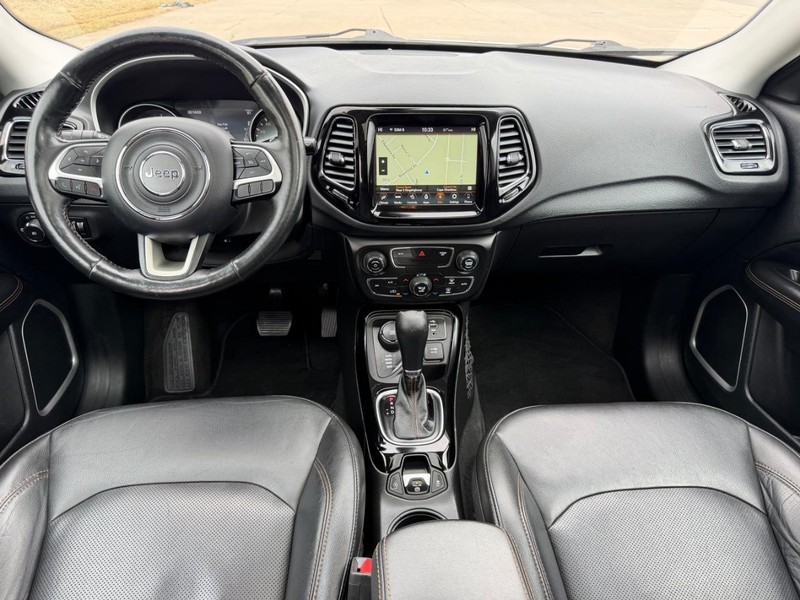 Jeep Compass Vehicle Full-screen Gallery Image 9