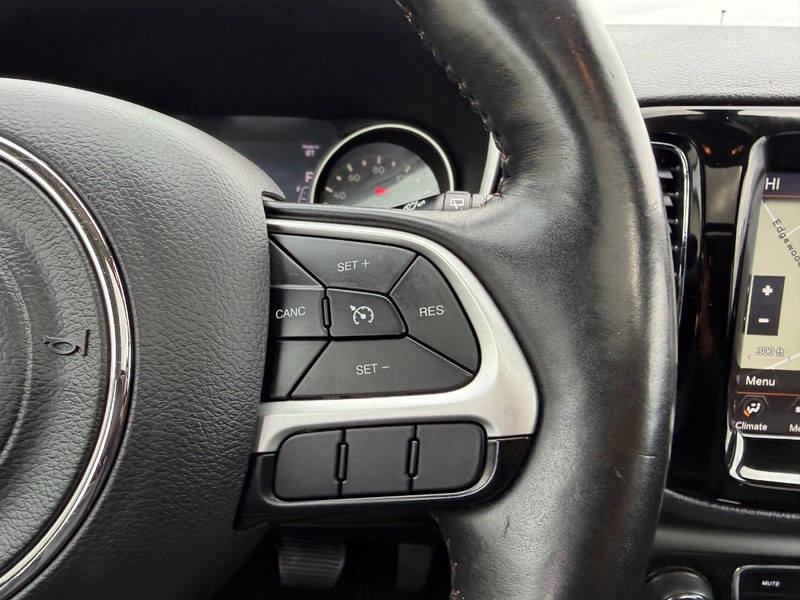 Jeep Compass Vehicle Full-screen Gallery Image 12