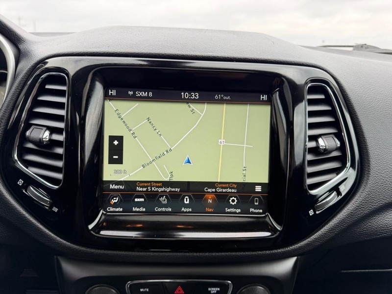 Jeep Compass Vehicle Full-screen Gallery Image 13