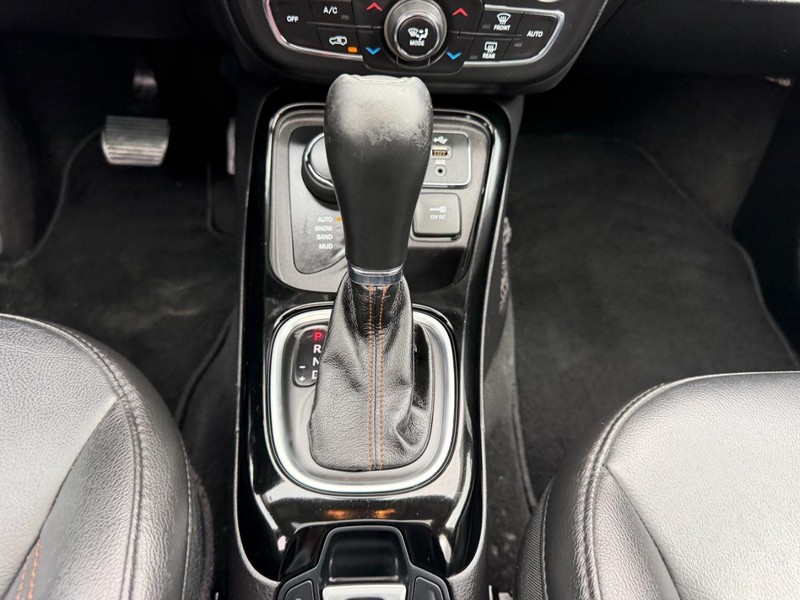 Jeep Compass Vehicle Full-screen Gallery Image 15