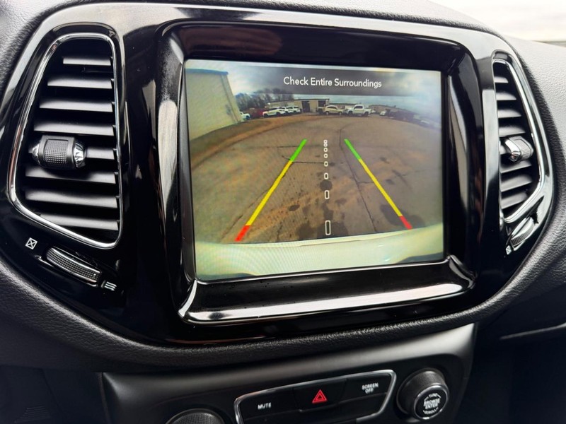 Jeep Compass Vehicle Full-screen Gallery Image 20