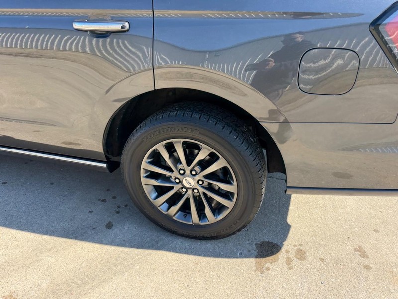 Ford Expedition Vehicle Full-screen Gallery Image 6