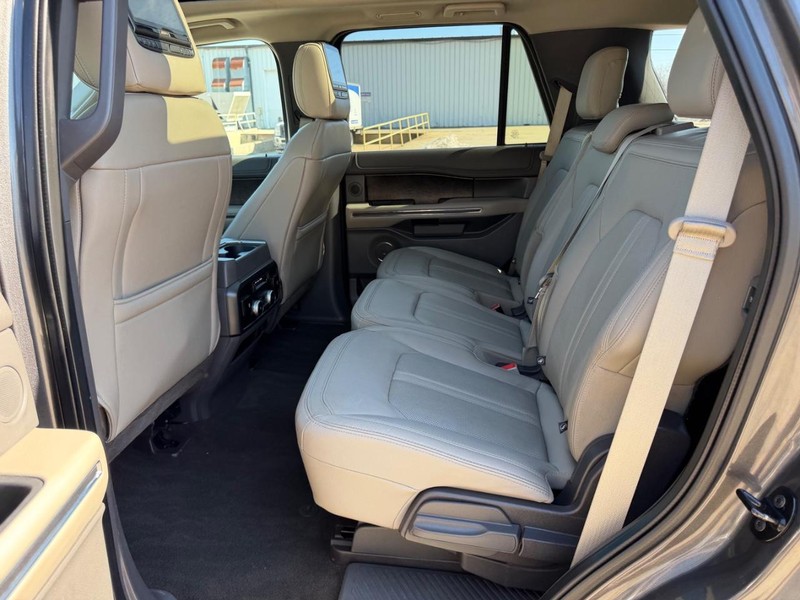 Ford Expedition Vehicle Full-screen Gallery Image 8