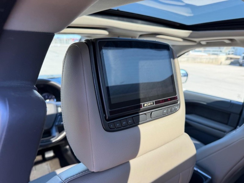 Ford Expedition Vehicle Full-screen Gallery Image 10