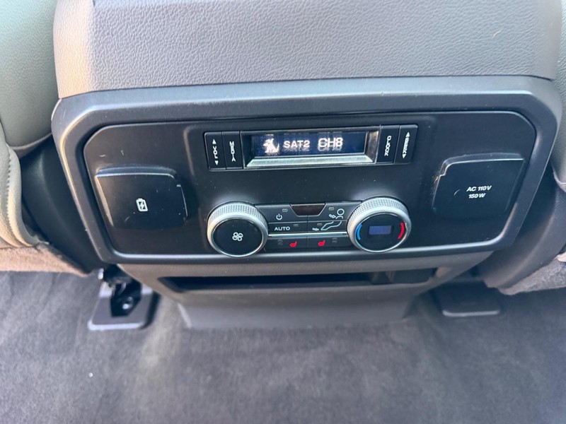 Ford Expedition Vehicle Full-screen Gallery Image 11